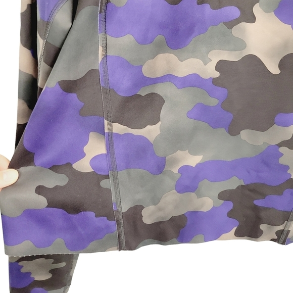 Athleta pullover cropped hoodie in camo print size M - Picture 5 of 12